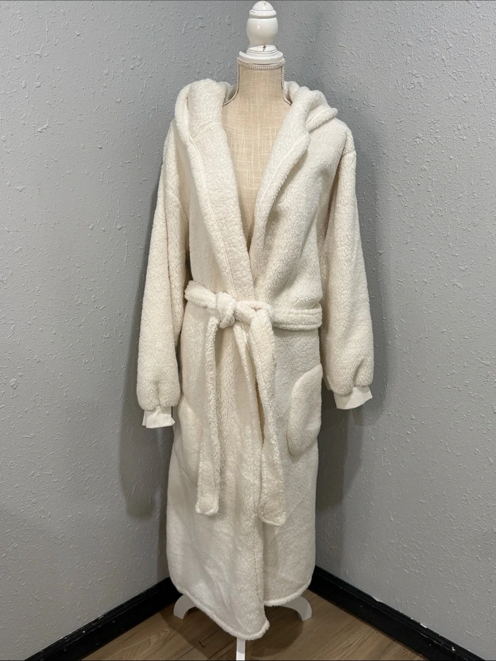 Pottery Barn Long Sherpa Robe Women’s Size XL Hooded Ivory